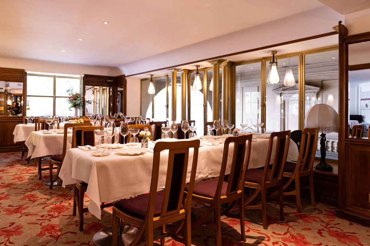 Salon Madeleine, plusieurs tables